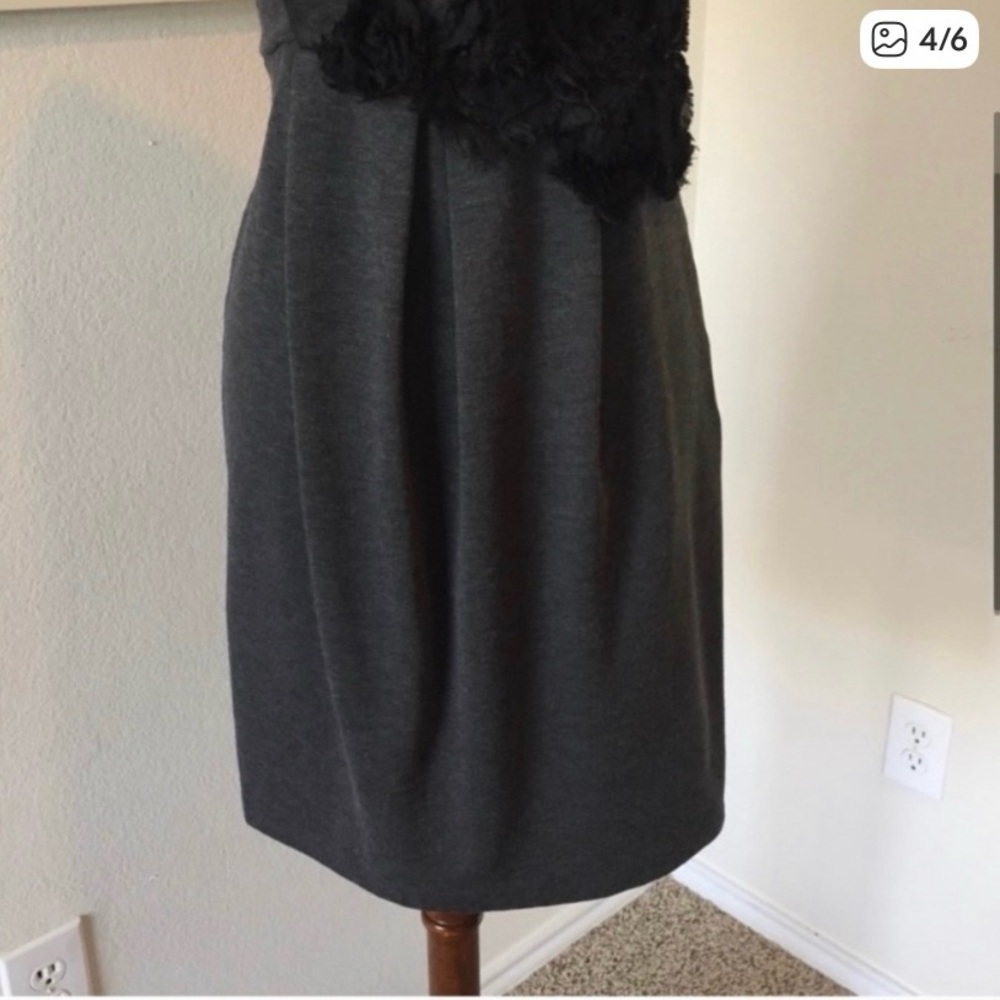 Spenser Dress V Neck Sleeveless Gray Size 4 Thick Fabric - Picture 2 of 7
